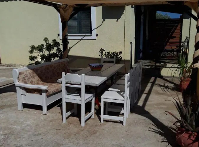 Elaia Country Living *