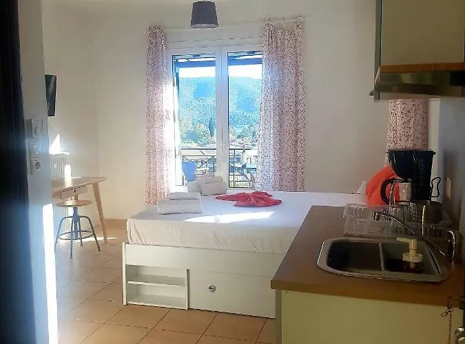 Elaia Country Living